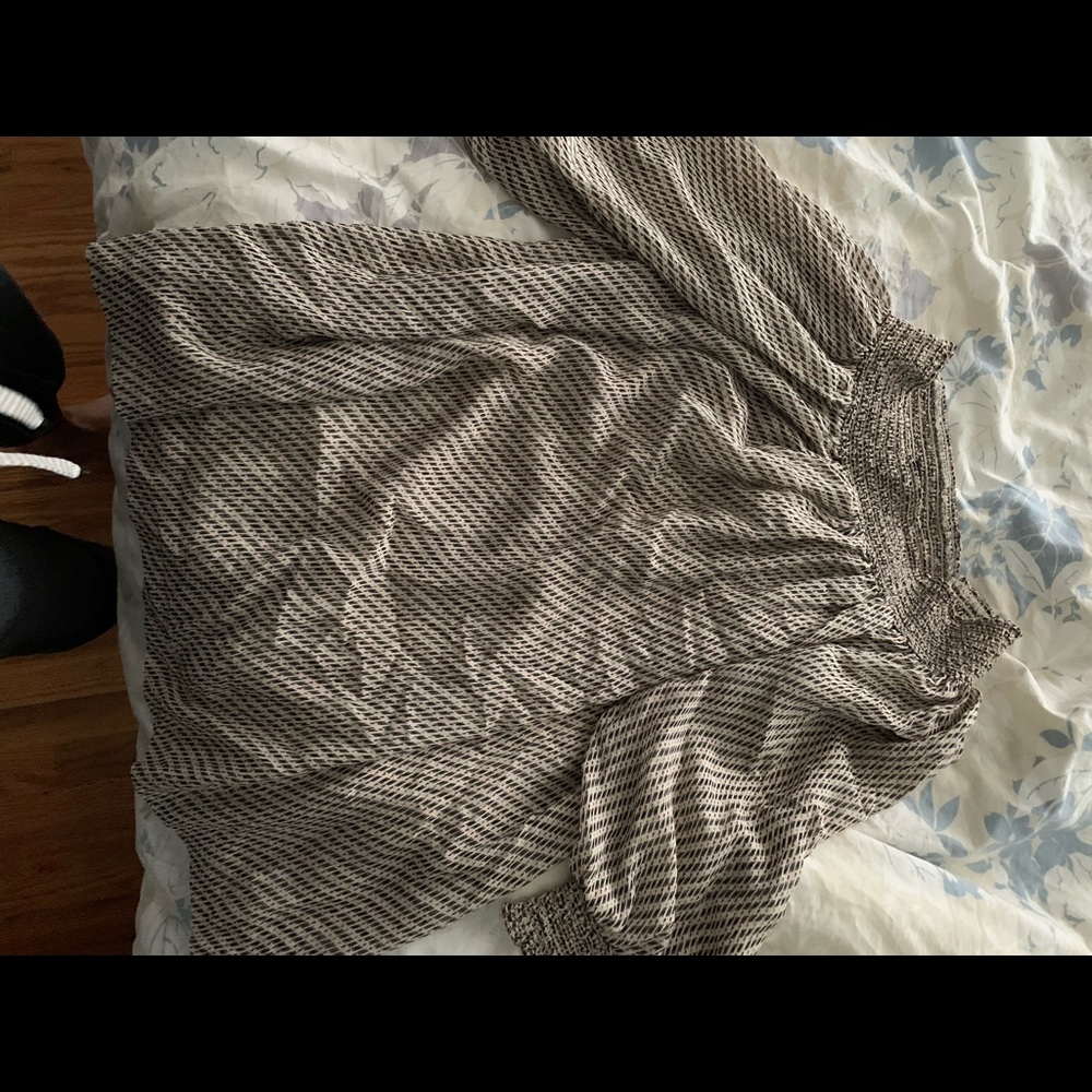 Theory off the should 3/4 sleep blouse
